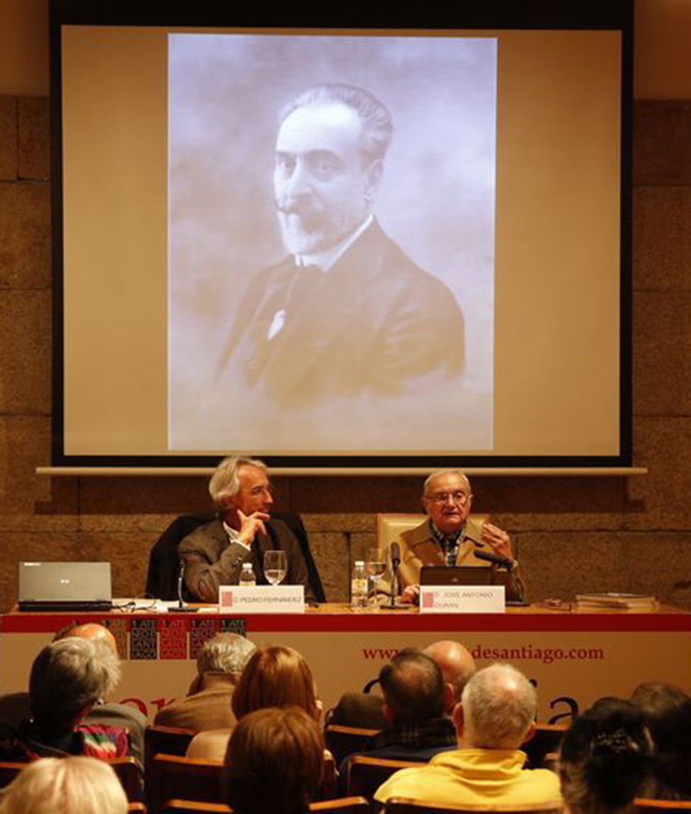 Los días 22 y 23 de noviembre, 2016, con motivo del Centenario de la Muerte de Vicenti, José Antonio Durán impartió un pequeño ciclo de dos conferencias, ambas intervenciones pronunciadas en lengua gallega, para “Los Lunes” del Ateneo de Santiago (“Alfredo Vicenti, o compostelán errante”) y para el Museo de Pontevedra (“Alfredo Vicenti, Pontevedra e Valle-Inclán”). El texto que van a leer procede de la fusión corregida de las dos. La foto de Álvaro Ballesteros (“La Voz de Galicia”, 22-XI-2016) corresponde a la primera de las dos conferencias Alfredo Vicenti