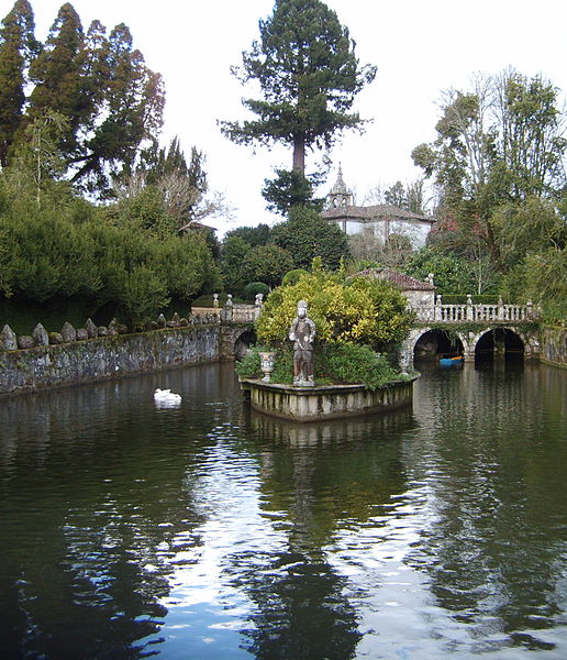 Estanque del Pazo de Oca, muy próximo a la aldea de Castrotión, donde residió Alfredo Vicenti, cuando ejercía de médico-rural en las comarcas del Ulla Estanque del Pazo de Oca, muy próximo a la aldea de Castrotión, donde residió Alfredo Vicenti, cuando ejercía de médico-rural en las comarcas del Ulla