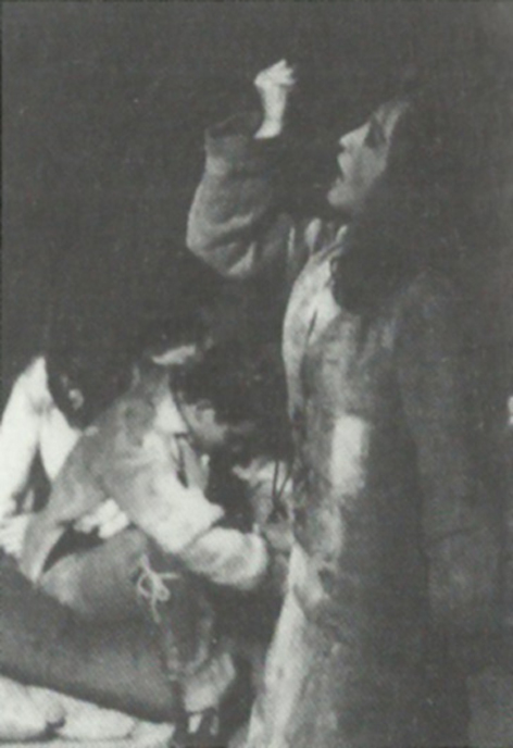 Espinar en la arenga de Laurencia de Fuenteovejuna. Teatro Nacional Universitario. Parma, Nancy, París, abril. 1965