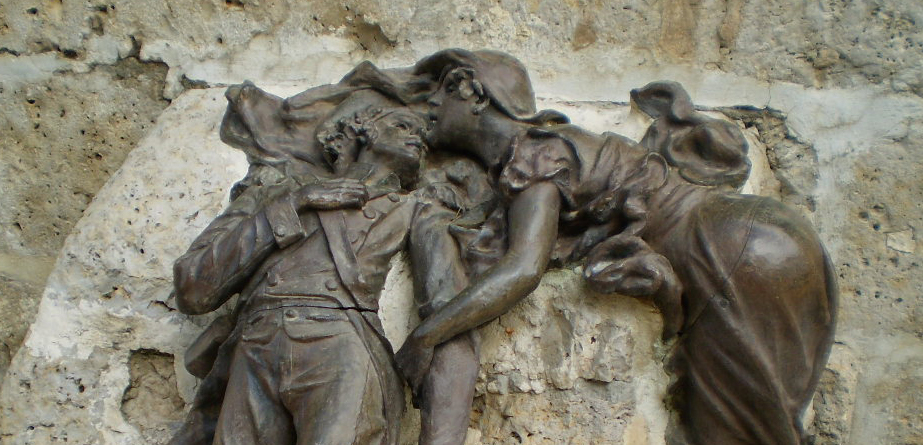 Parejas de hecho: El conde de Maceda (el héroe) y la plebeya con don, Vicenta Wanden, en el monumento de Medina de Rioseco