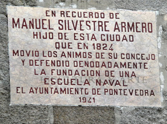 Placa de la Casa pontevedresa de la Familia Armero