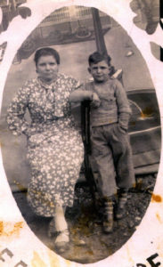 Nuestra madre con su amadísimo José Antonio Durán Iglesias. La primera versión del nombre propio de Tonio