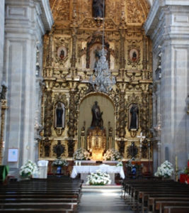 Interior de la de San Bartolomé de Pontevedra (antigua iglesia de la Compañía de Jesús) donde casaron nuestros padres