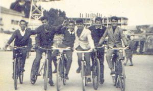 Ciclistas en la Feria del Frío de Cádiz