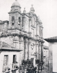 La Iglesia y el Colegio que fuera de los Jesuitas ponía fin a la antigua calle de la Compañía. Desde 1854 pasó a llamarse Sarmiento. Fue el centro de la Pontevedra escolar hasta 1903. Foto de Zagala