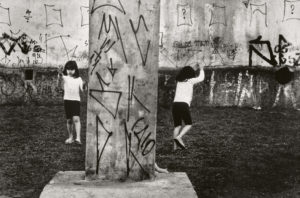 Gasparini. Juego de niños con grafitis, Sâo Paulo, 1997